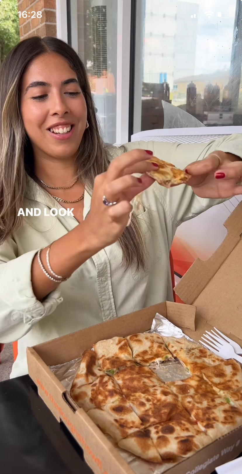 Have a Bite of Pizza With @FlyGalTravels at @the_dough_show123